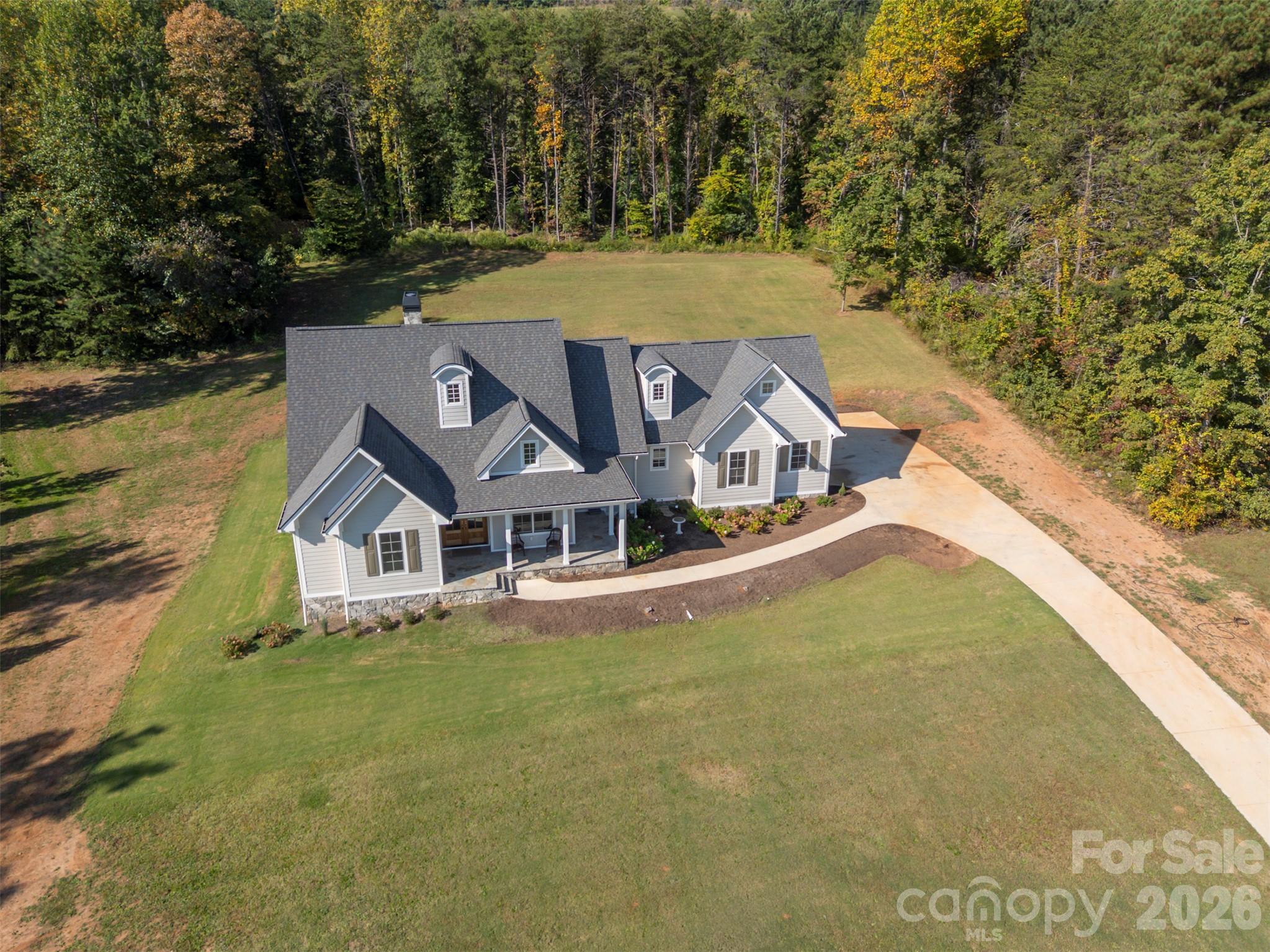 Single Family Residence at 67 Taddington Circle, Columbus, photo 6 of 35