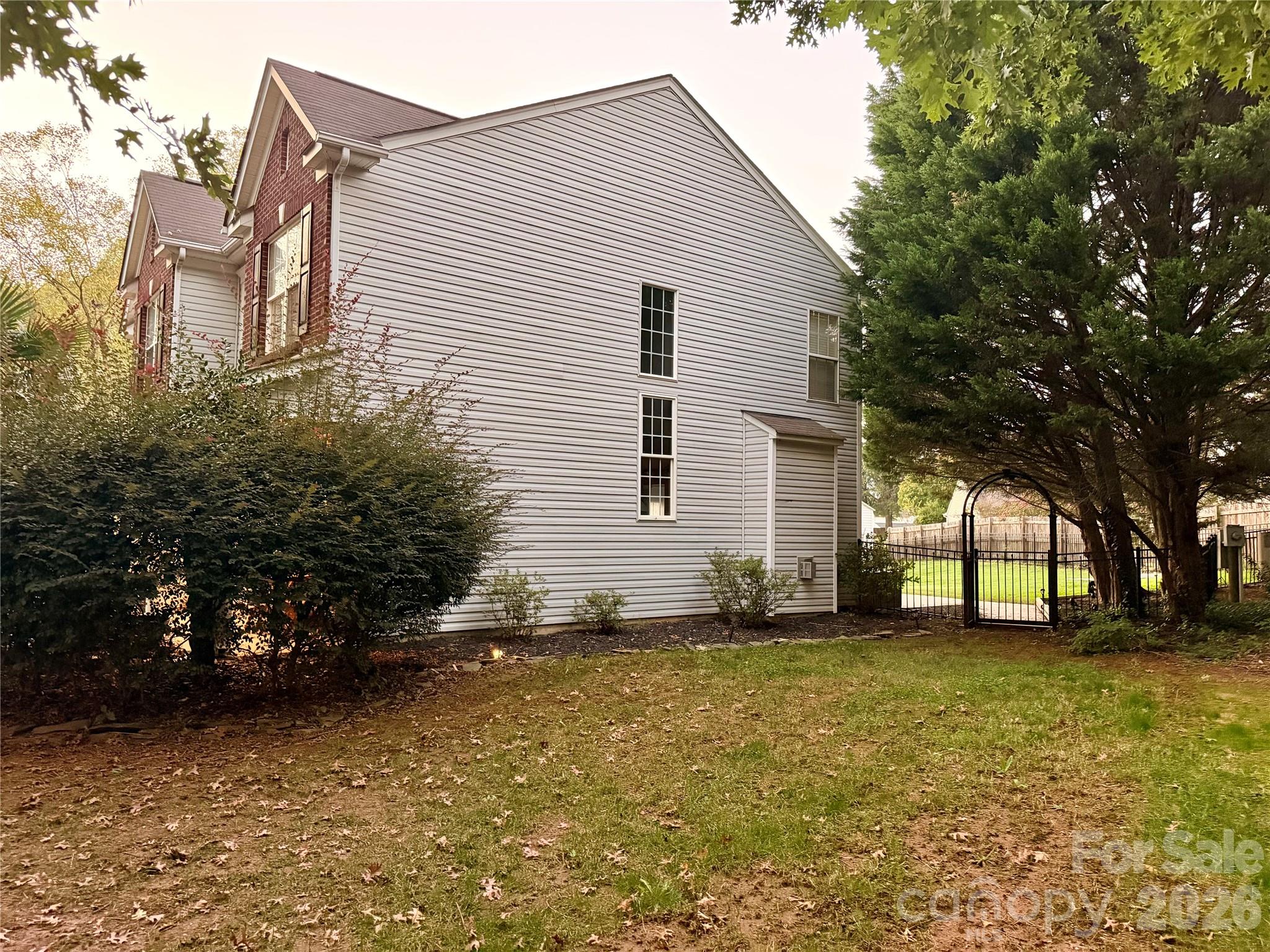 Large end lot - 120 Centerpoint Drive, Mooresville