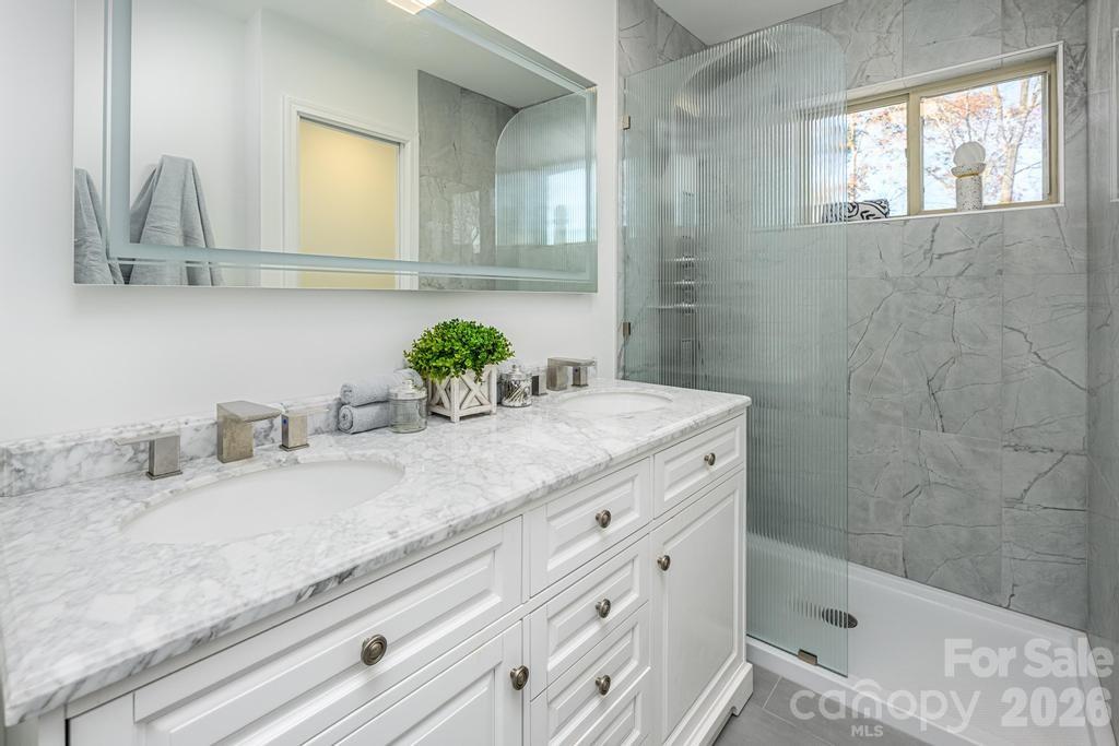 Primary Bedroom Bath - 2106 Lynmore Drive, Sherrills Ford