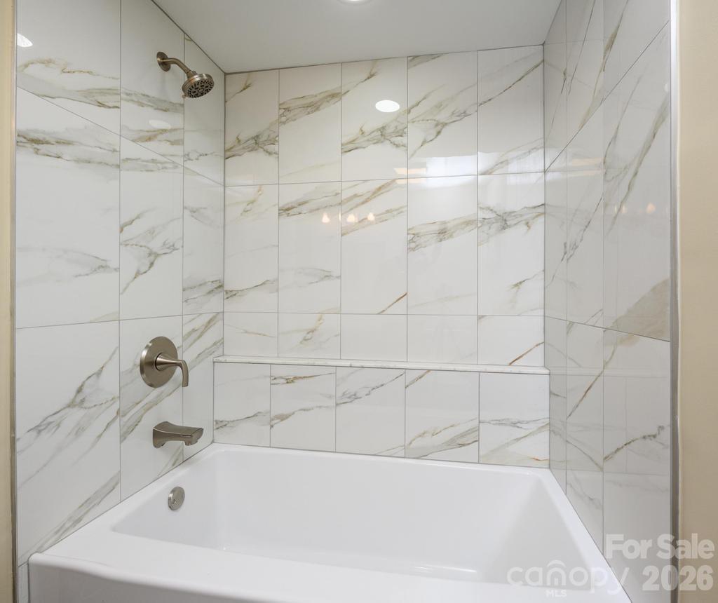 Lower Level bathroom shower - 2106 Lynmore Drive, Sherrills Ford