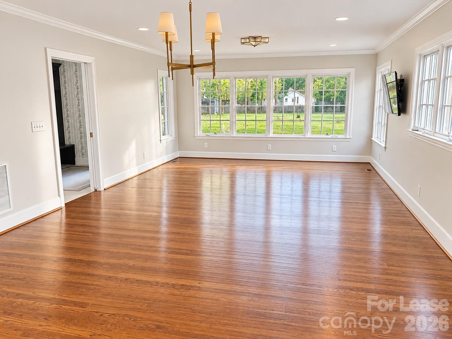 Single Family Residence at 1524 S Wendover Road, Charlotte, photo 6 of 22