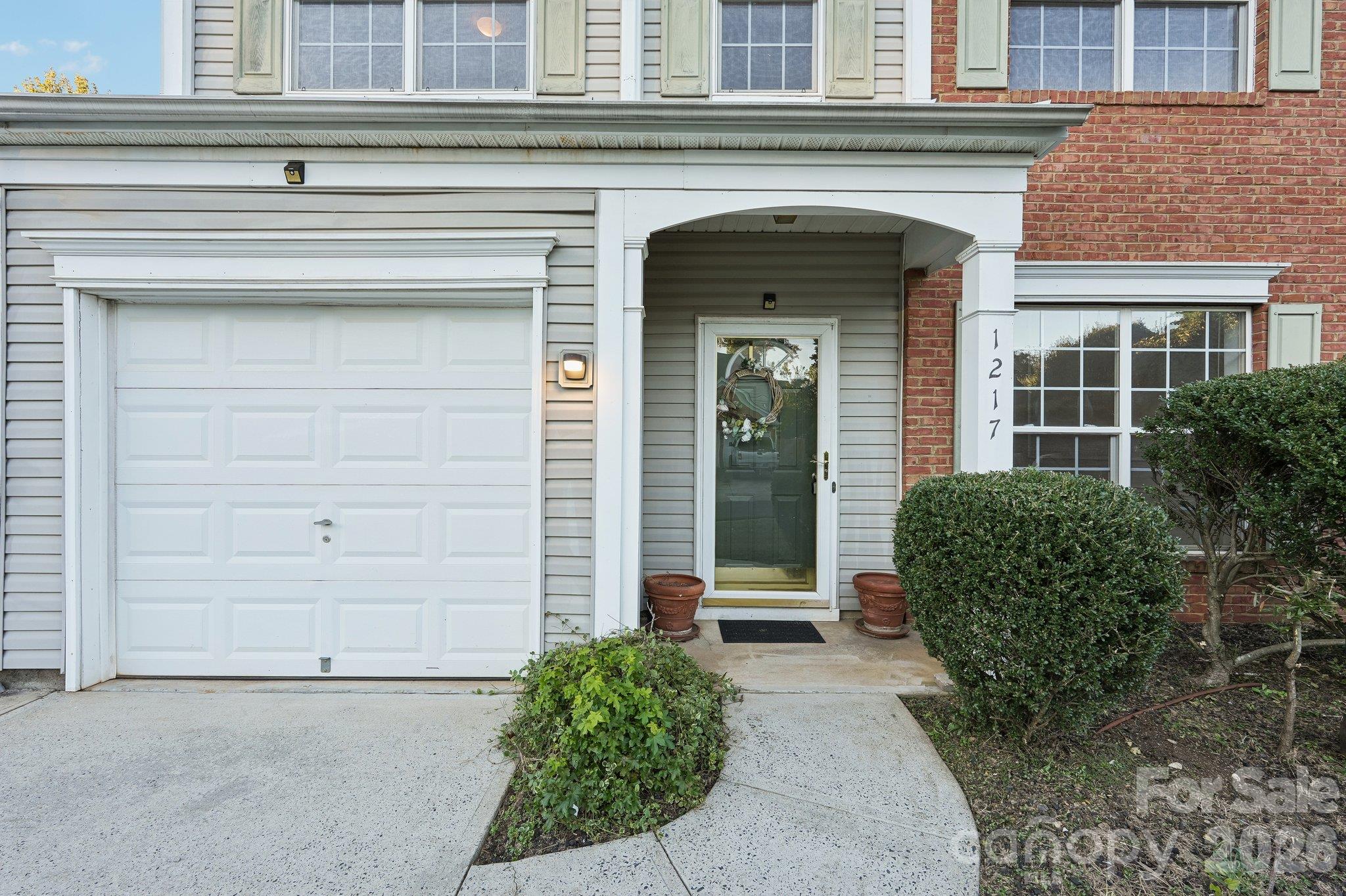 Single Family Residence at 1217 Stourbridge Lion Drive, Charlotte, photo 5 of 38