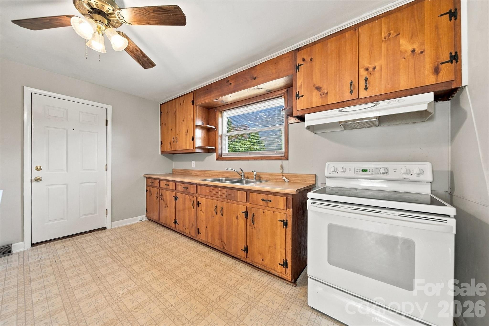 Single Family Residence at 3983 Buff Street, Hickory, photo 8 of 36