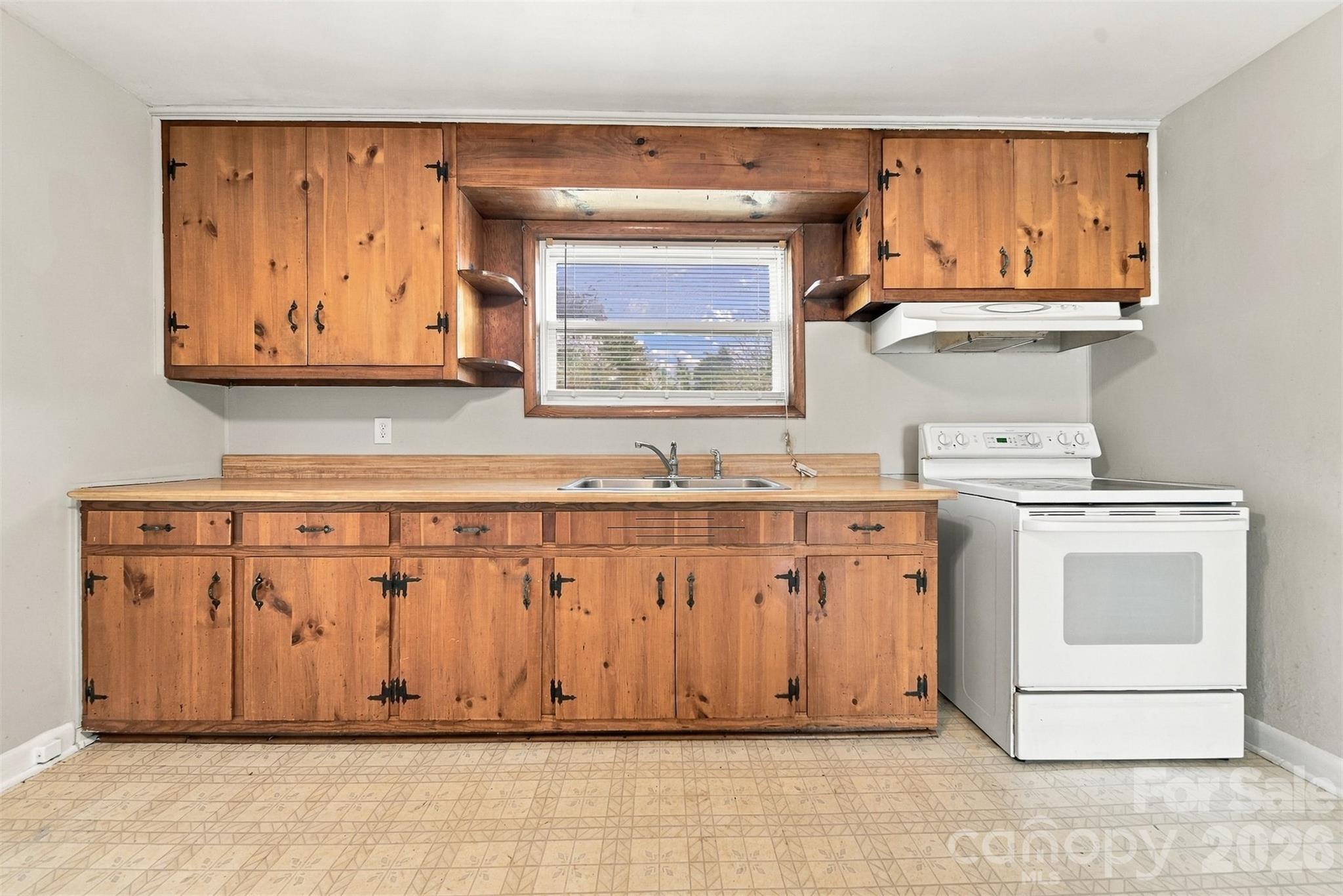 Single Family Residence at 3983 Buff Street, Hickory, photo 9 of 36