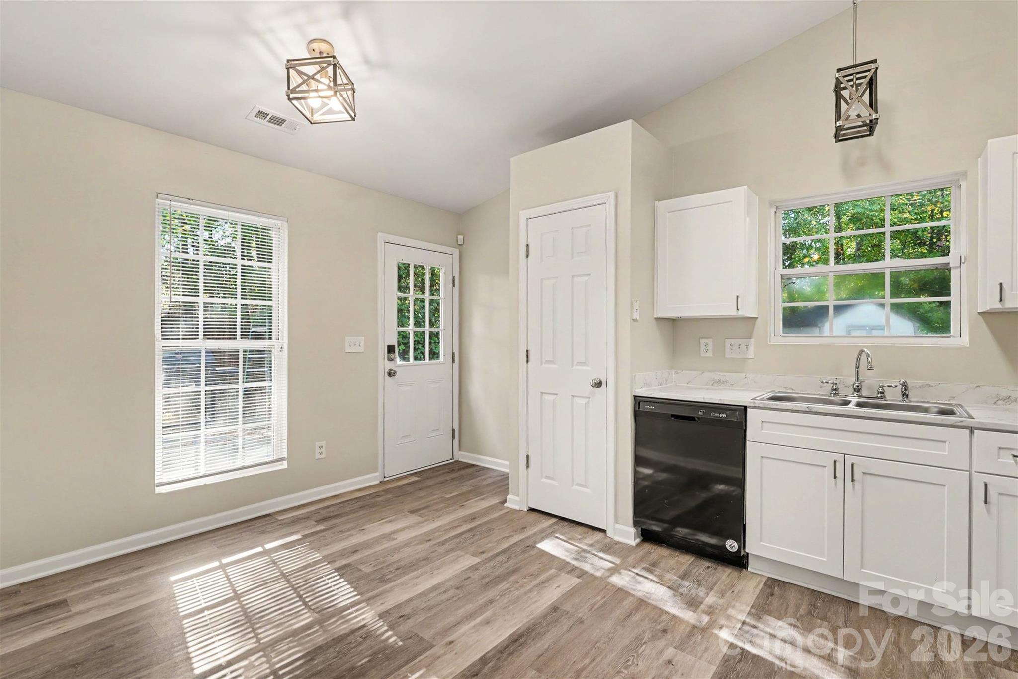 Single Family Residence at 706 White Oak Lane, Matthews, photo 12 of 30