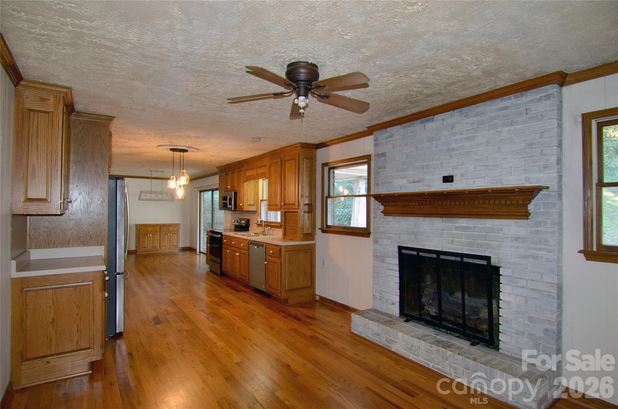 Den - 150 Eplee Loop, Marion
