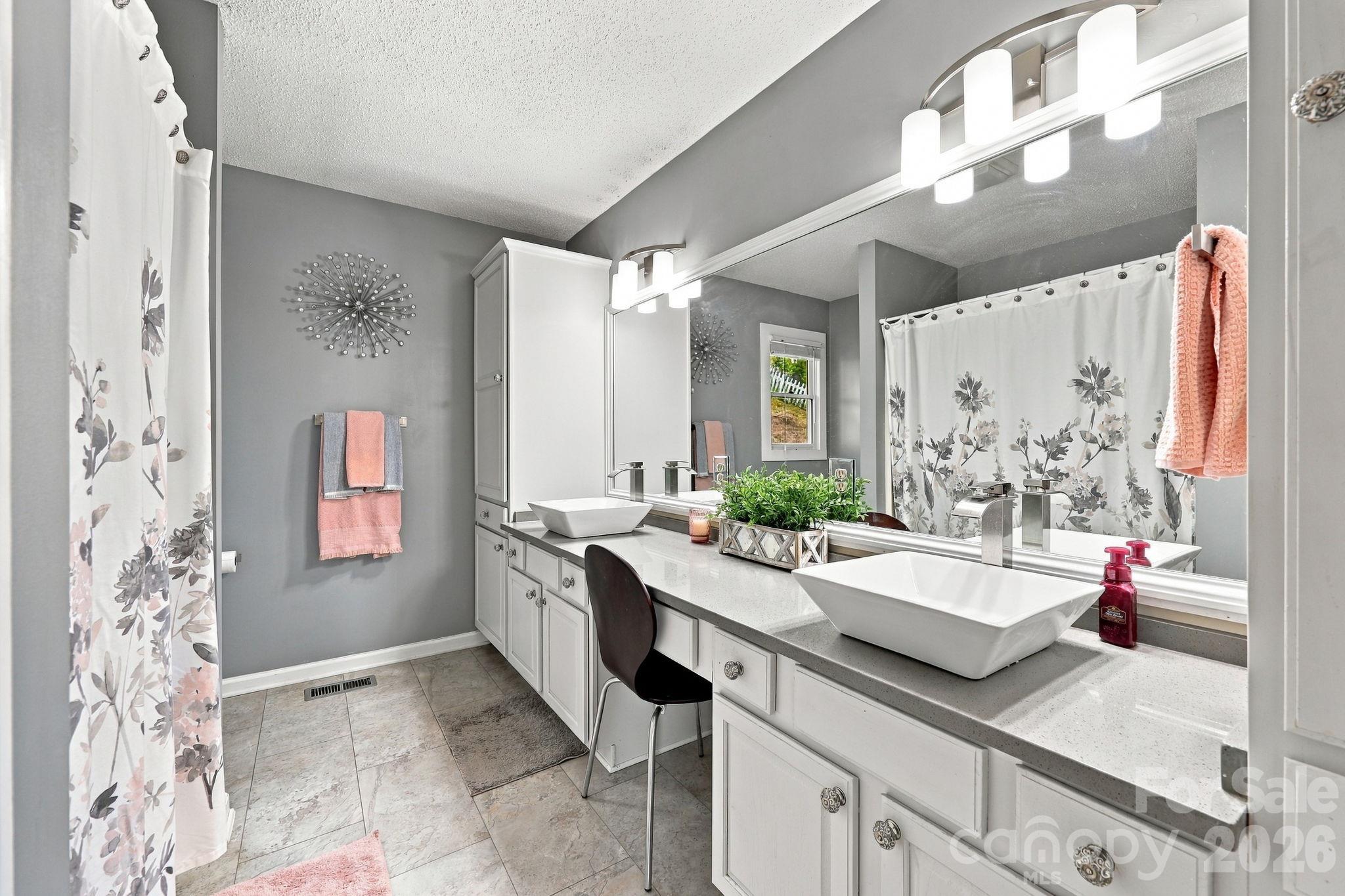 Main Level hallway bathroom - 441 Country Drive, Mars Hill