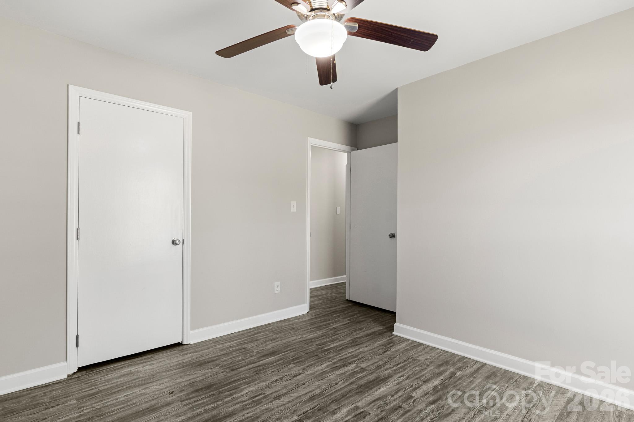 Single Family Residence at 7607 Eastbourne Road, Charlotte, photo 5 of 46