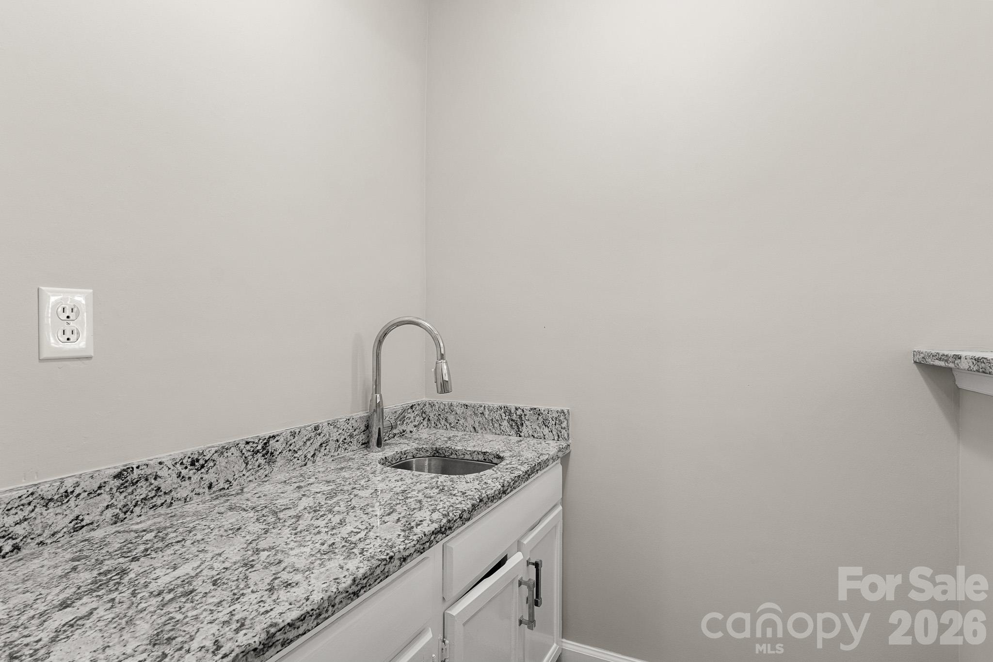 Single Family Residence at 7607 Eastbourne Road, Charlotte, photo 22 of 46