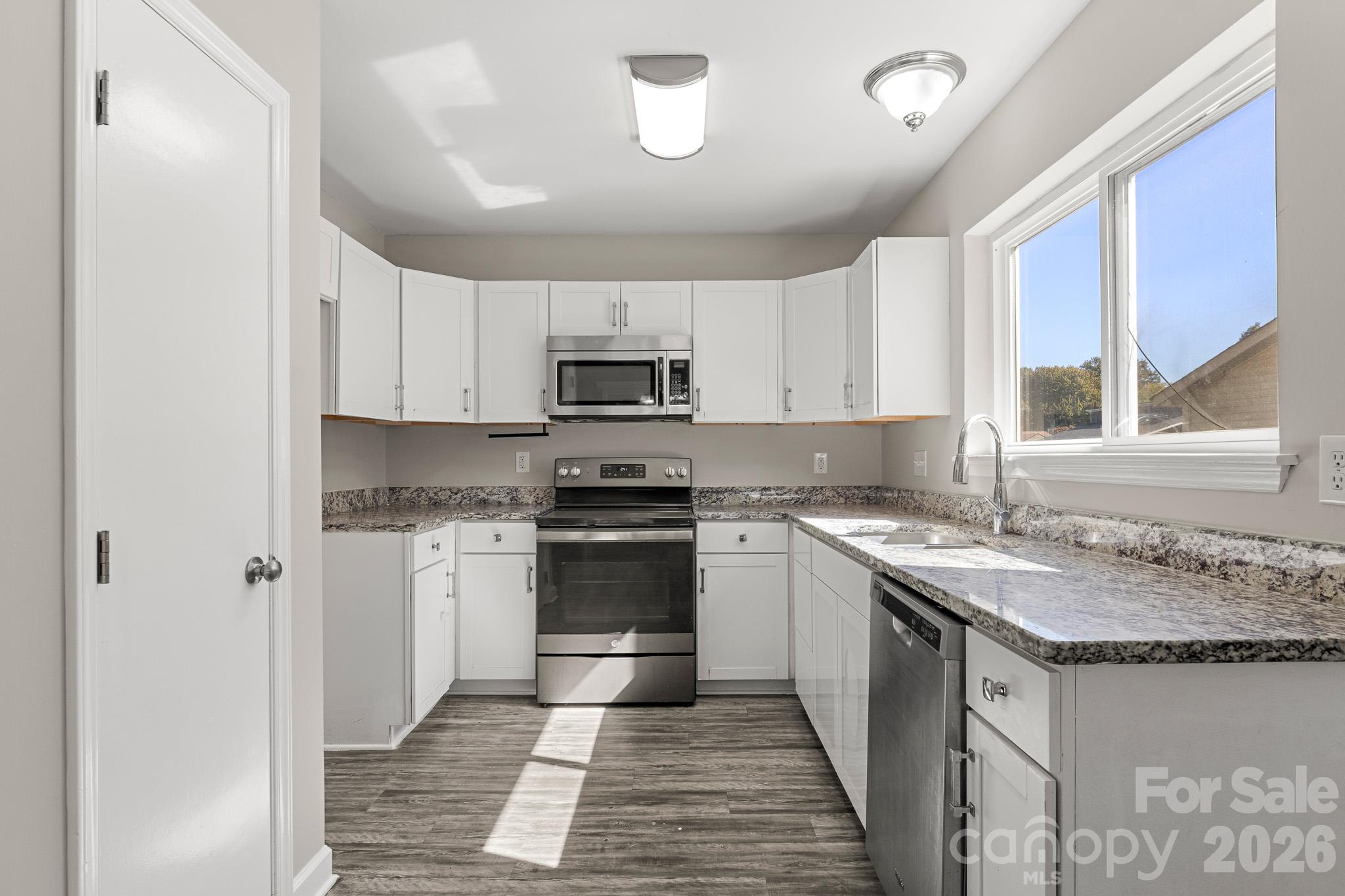 Single Family Residence at 7607 Eastbourne Road, Charlotte, photo 35 of 46