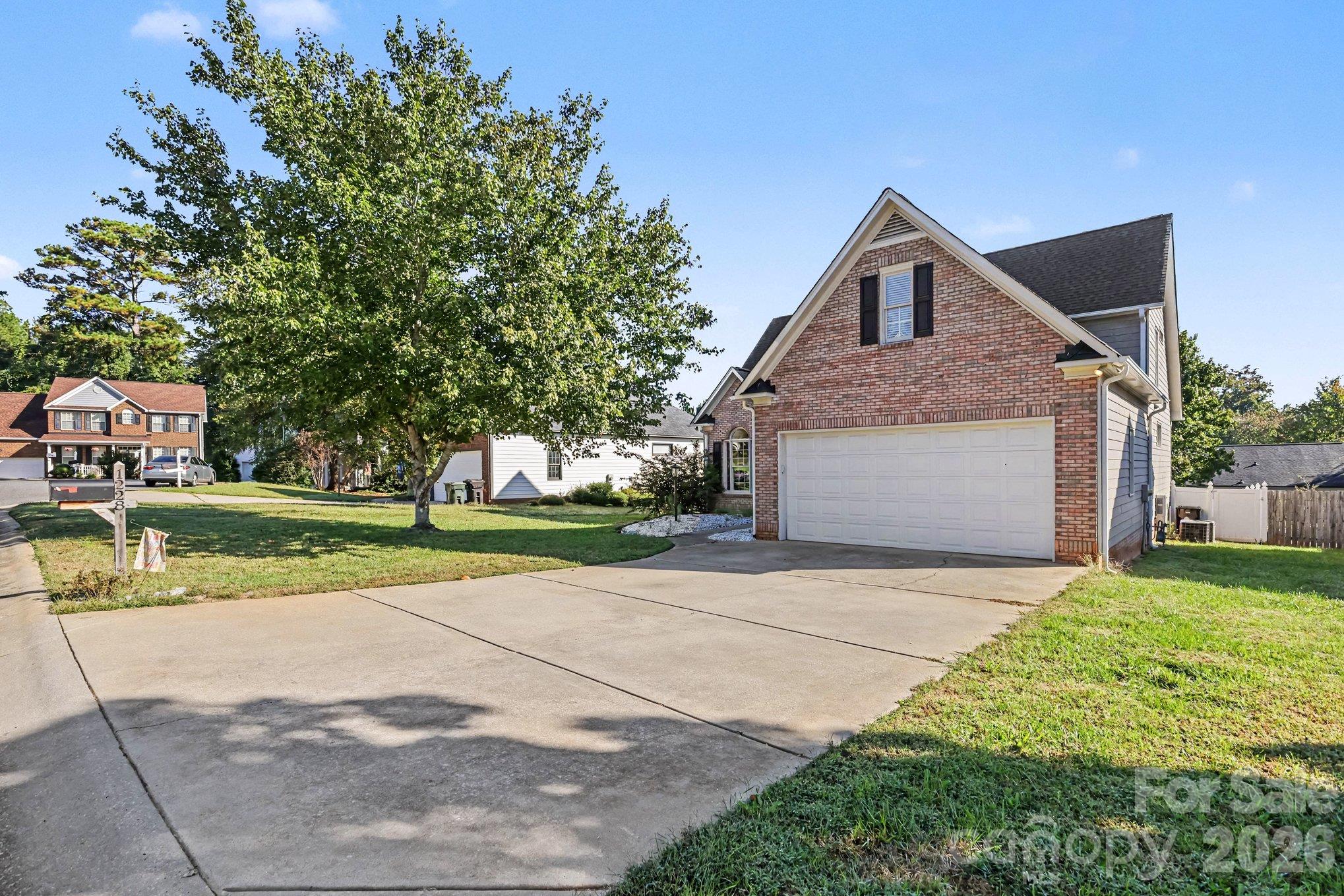 Single Family Residence at 1228 Old Coach Lane, Rock Hill, photo 2 of 30