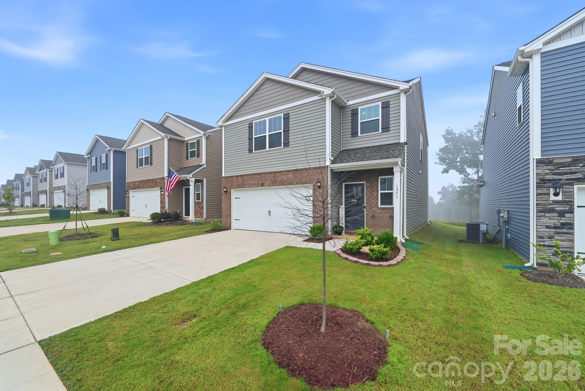 Single Family Residence at 1371 37th Avenue Lane, Hickory, photo 3 of 41
