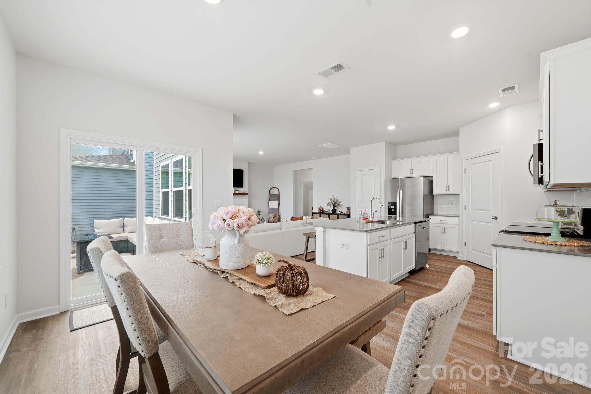 Single Family Residence at 1371 37th Avenue Lane, Hickory, photo 18 of 41