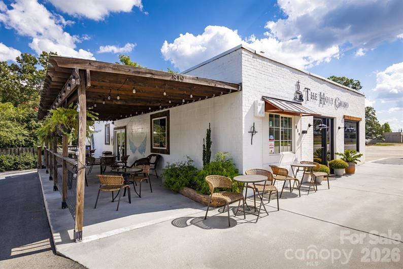Area Photo - Enjoy a cup of your favorite drink on the way to work. - 833 E Liberty Street, China Grove