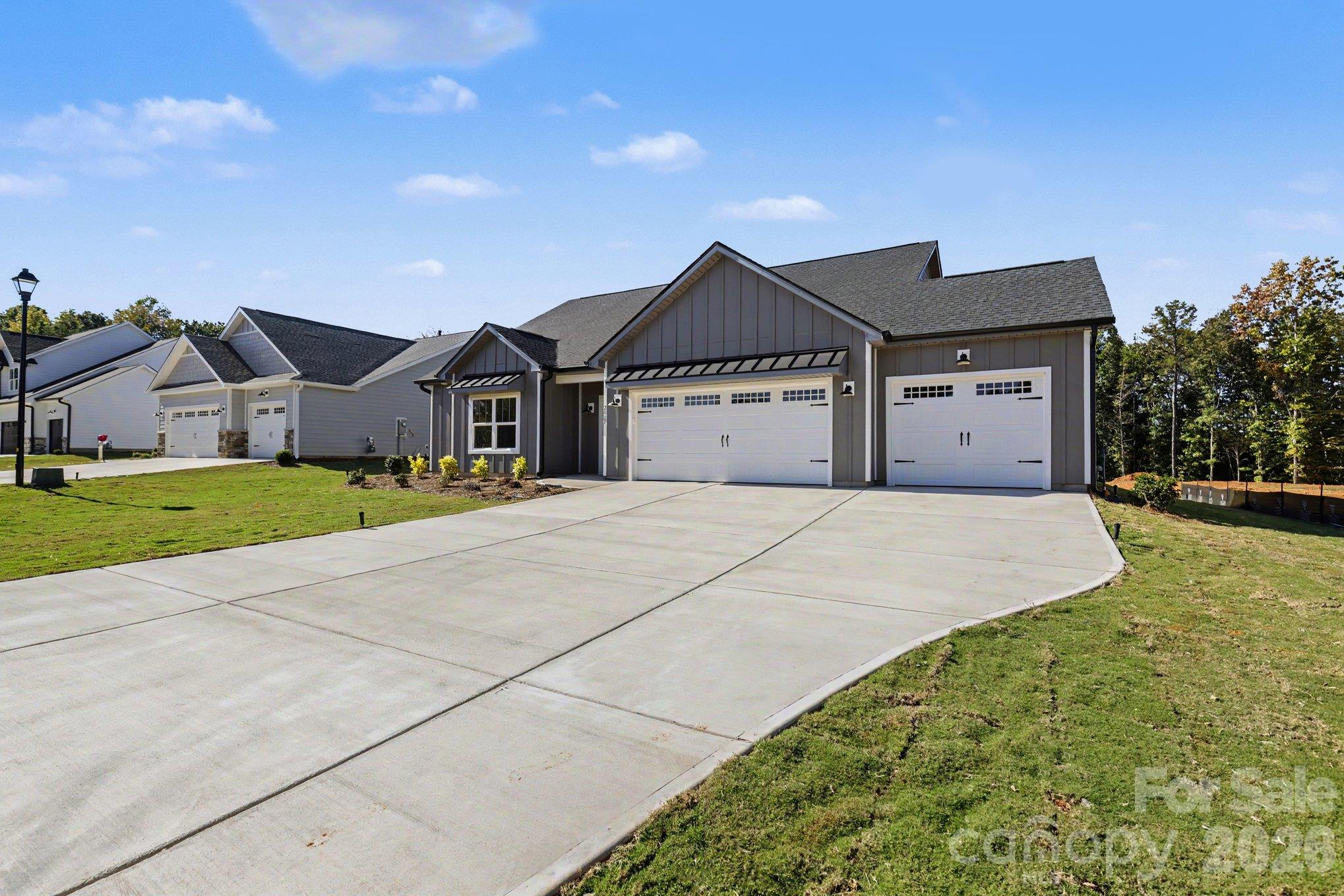Single Family Residence at 2027 Haverhill Lane, York, photo 6 of 40