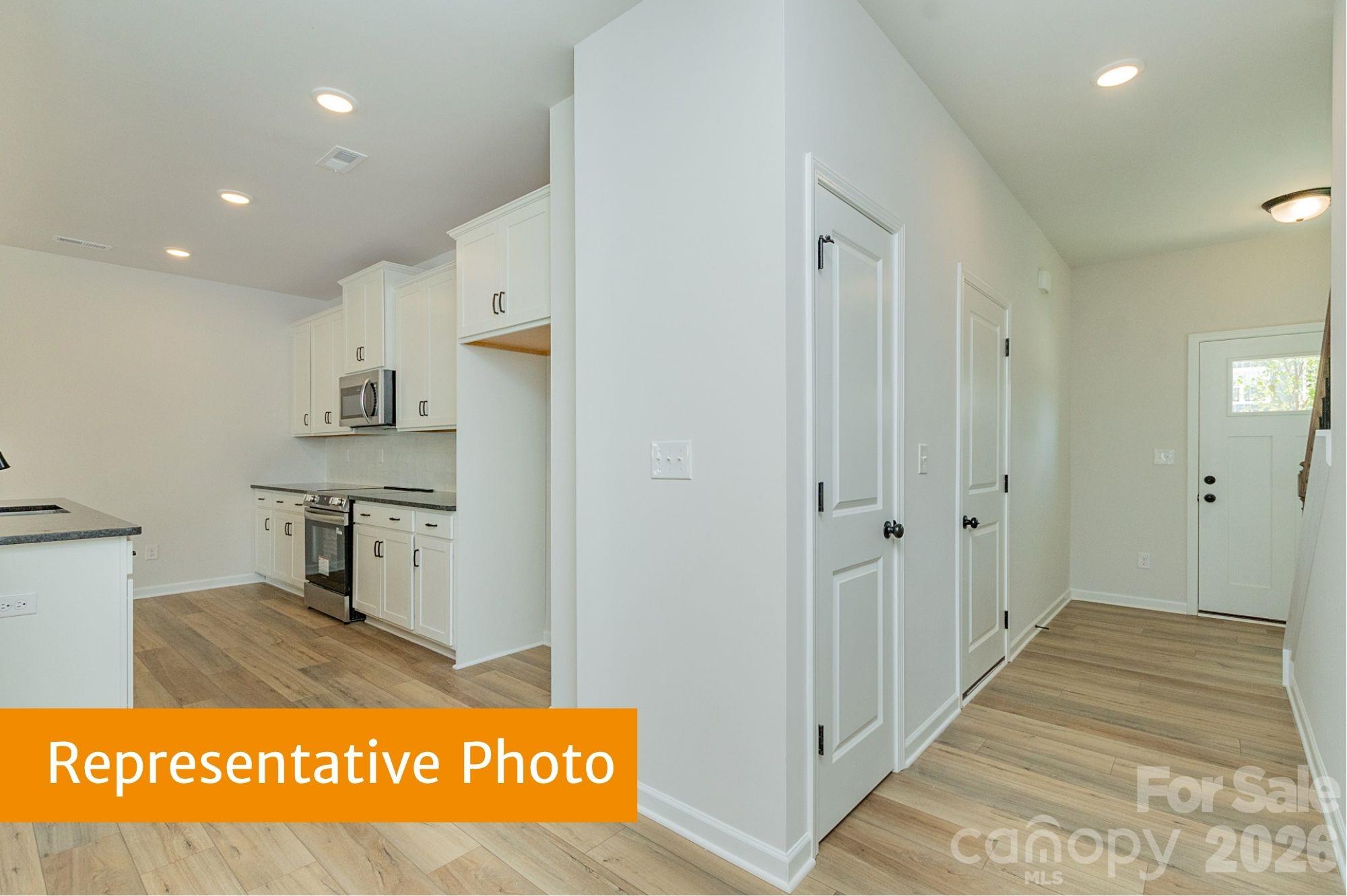 Single Family Residence at 4224 Ruth Creek Court, Charlotte, photo 4 of 24