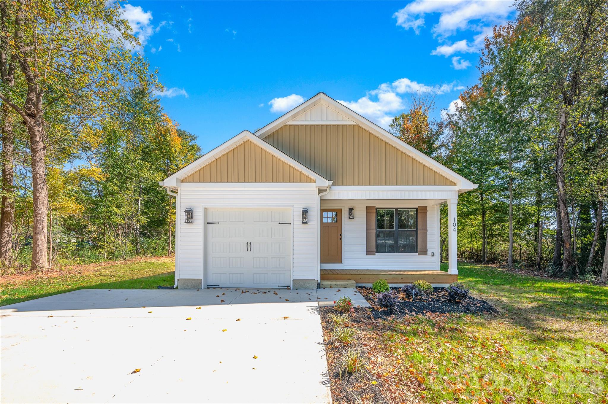 Single Family Residence at 104 Roseman Lane, Statesville, photo 3 of 33