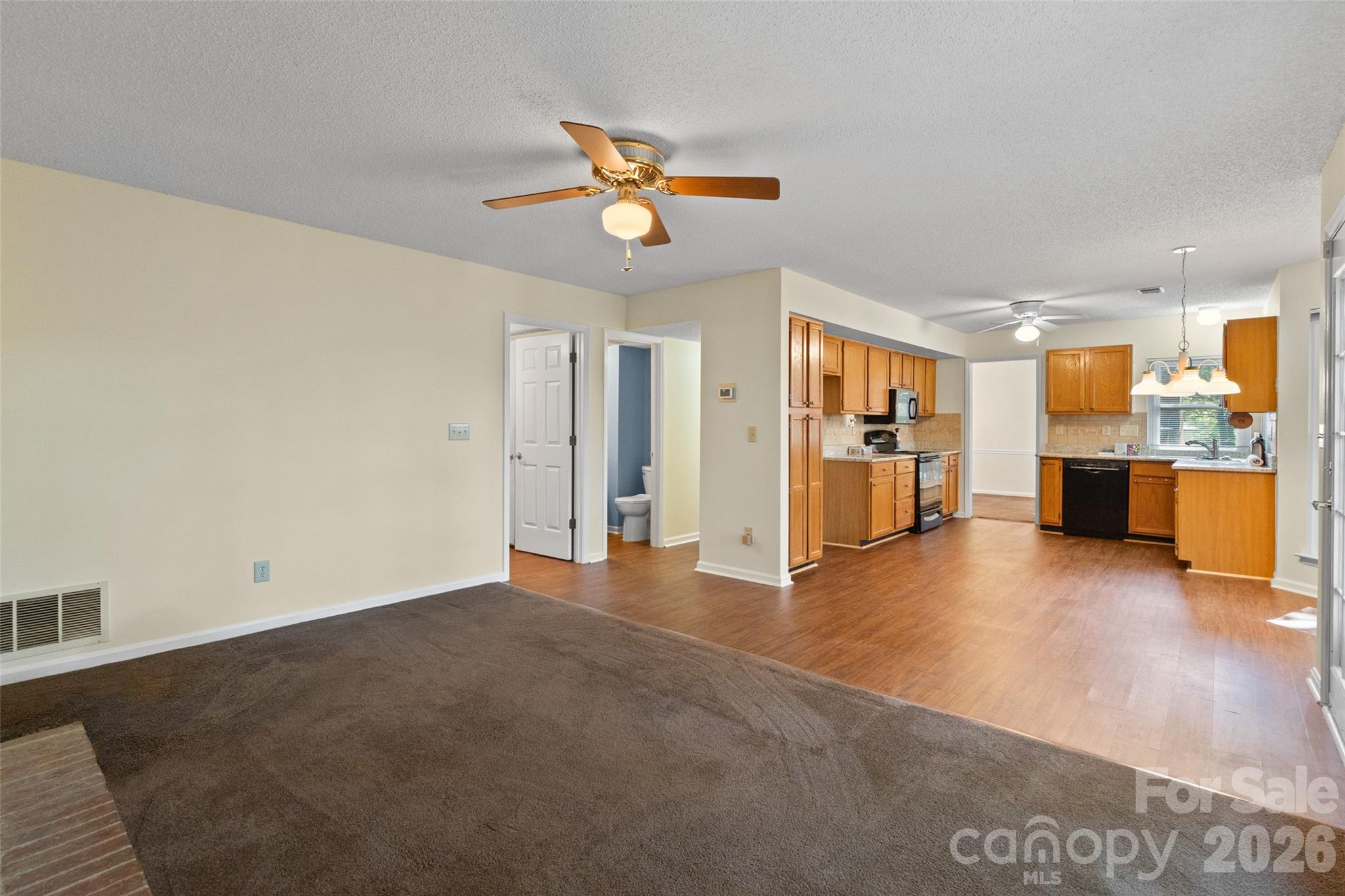 Single Family Residence at 10913 Lassen Court, Charlotte, photo 10 of 40
