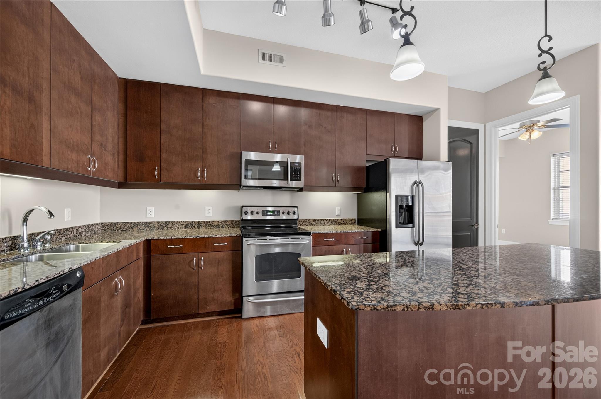 Condominium at 4620 Piedmont Row Drive, Charlotte, photo 4 of 37