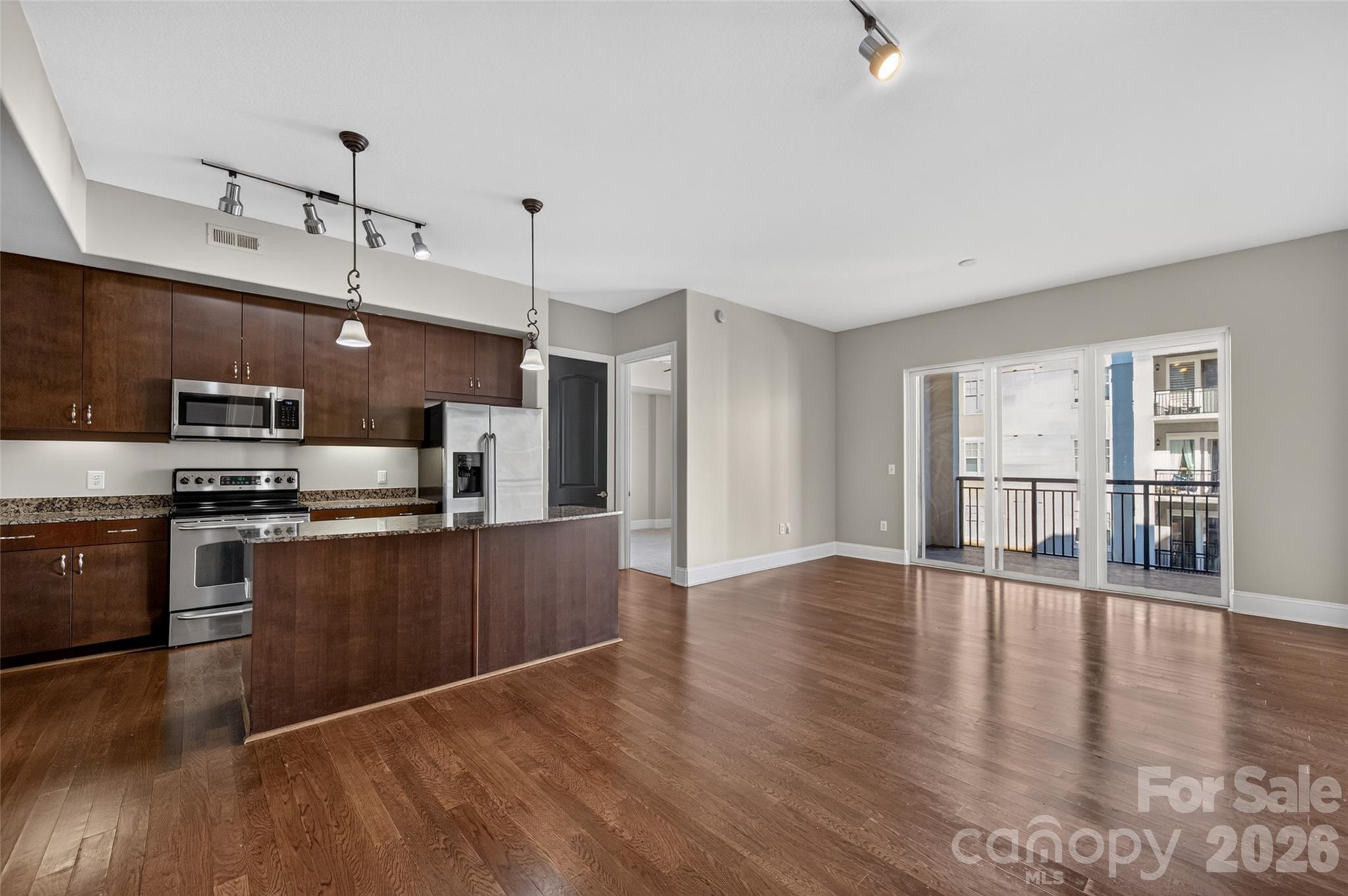 Condominium at 4620 Piedmont Row Drive, Charlotte, photo 6 of 37