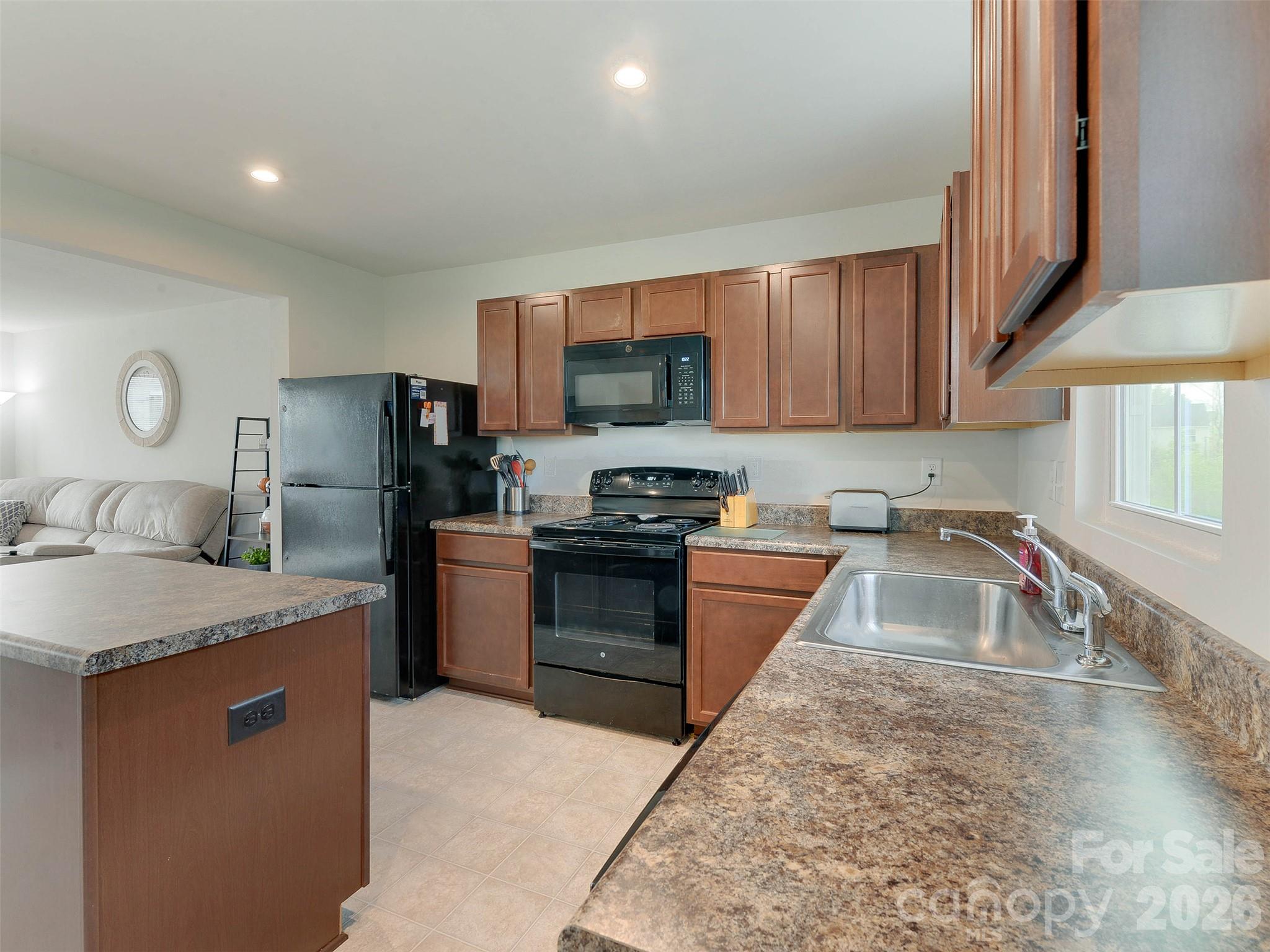 Townhouse at 6105 Cutwater Circle, Charlotte, photo 11 of 41
