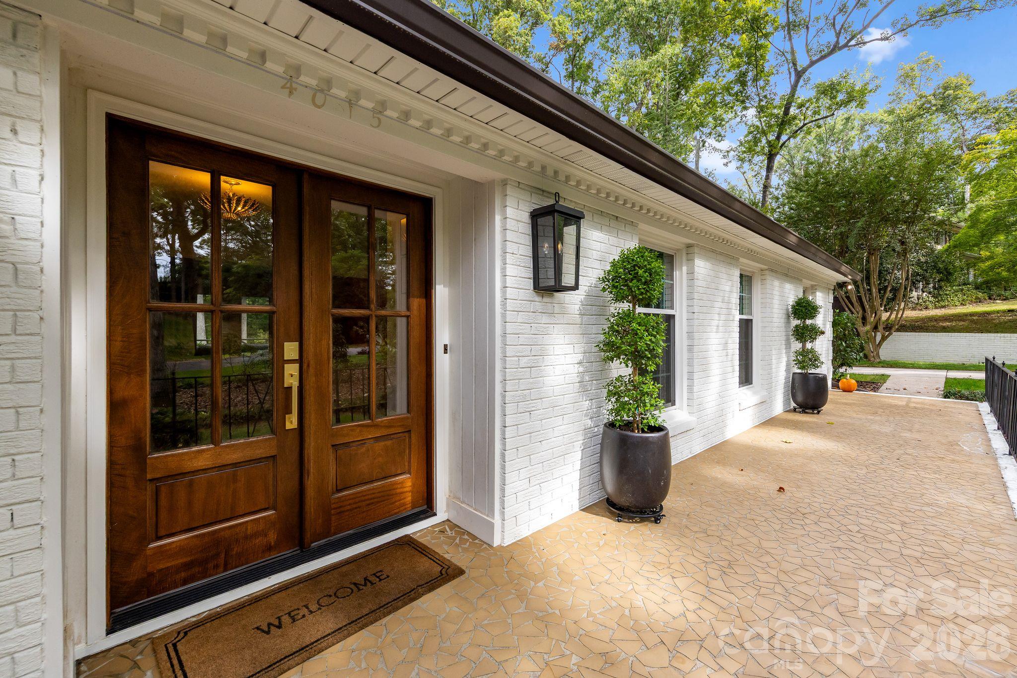 Single Family Residence at 4015 Oldfield Road, Charlotte, photo 2 of 49