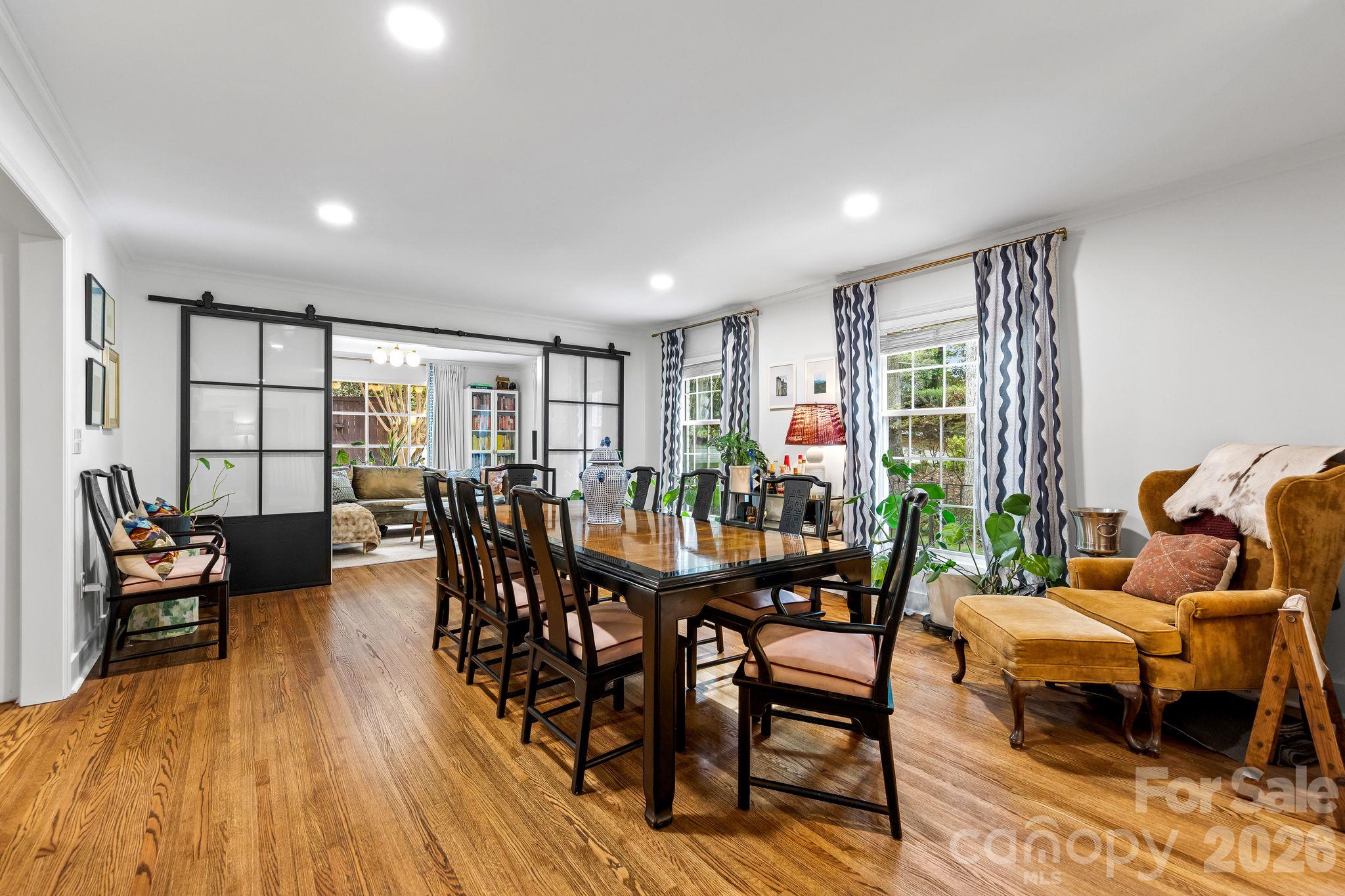 Single Family Residence at 4015 Oldfield Road, Charlotte, photo 5 of 49