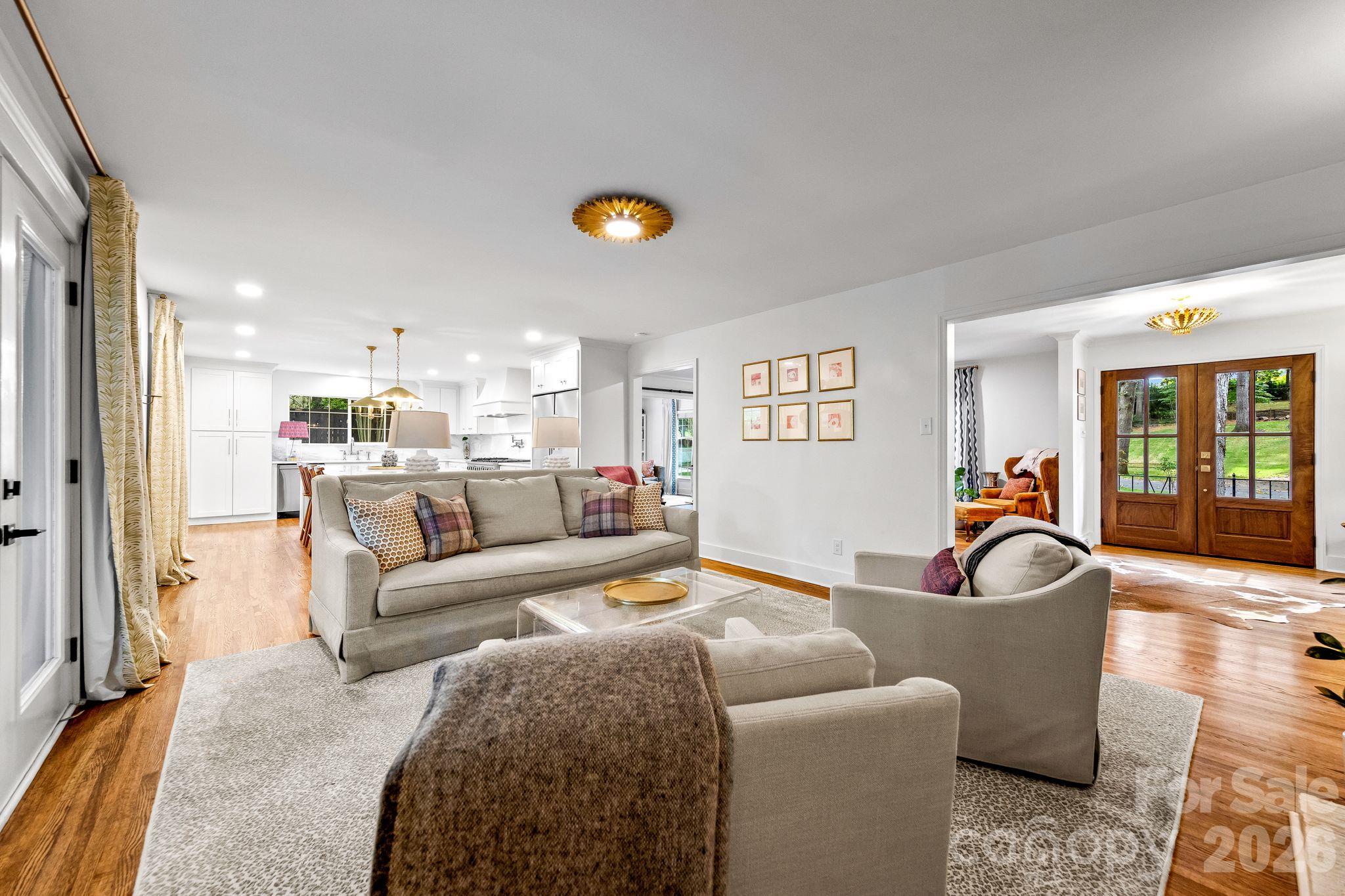 Single Family Residence at 4015 Oldfield Road, Charlotte, photo 10 of 49