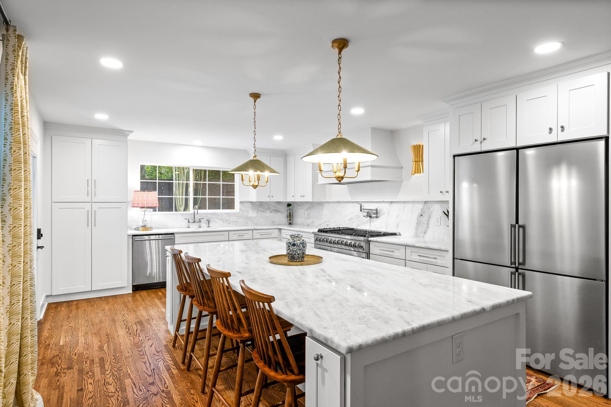 Single Family Residence at 4015 Oldfield Road, Charlotte, photo 13 of 49