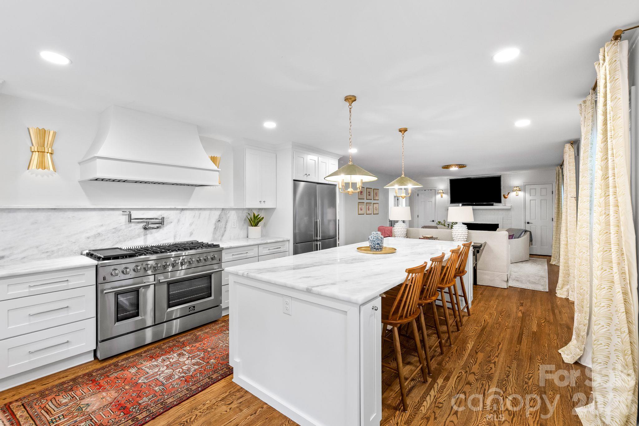 Single Family Residence at 4015 Oldfield Road, Charlotte, photo 14 of 49