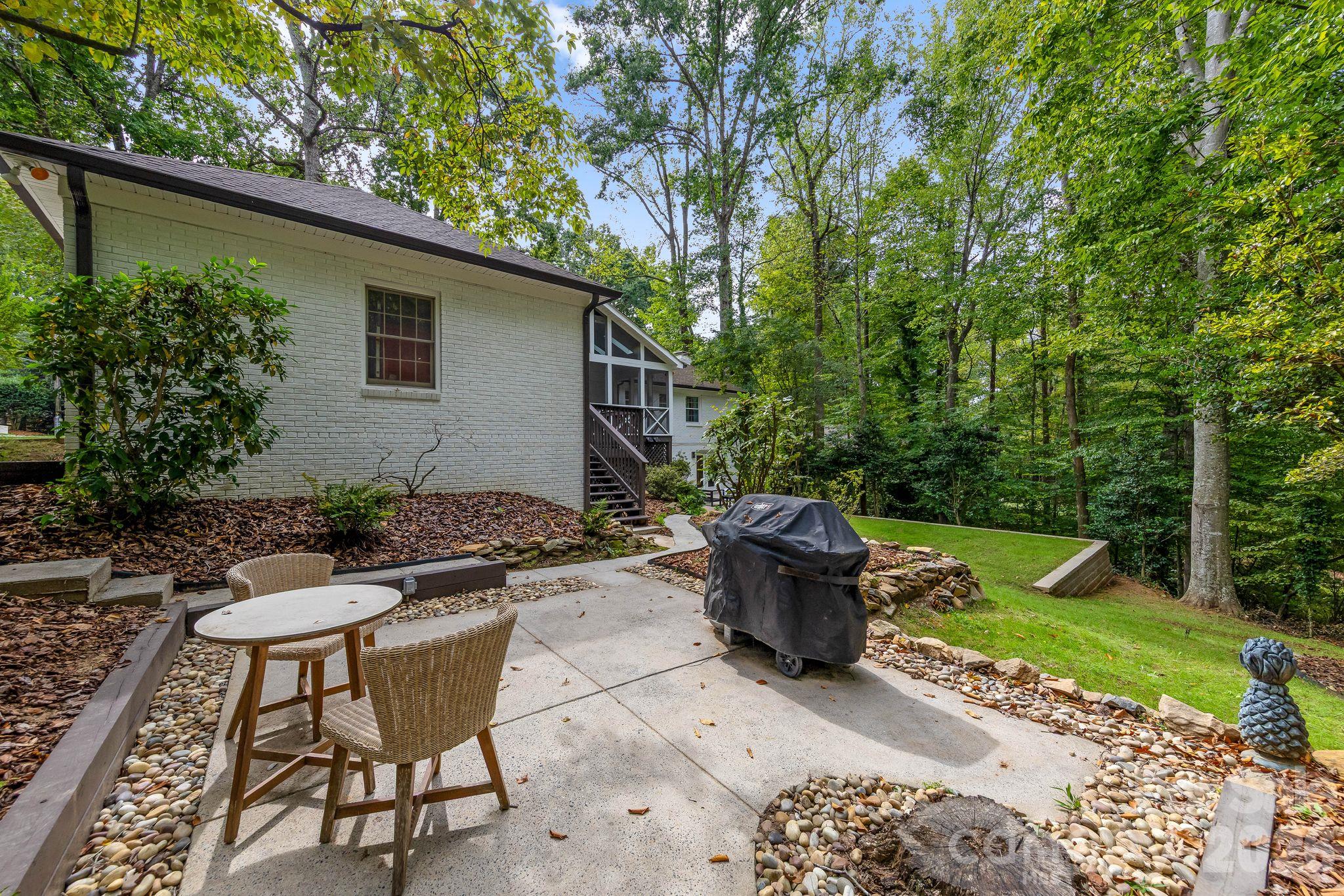 Single Family Residence at 4015 Oldfield Road, Charlotte, photo 38 of 49