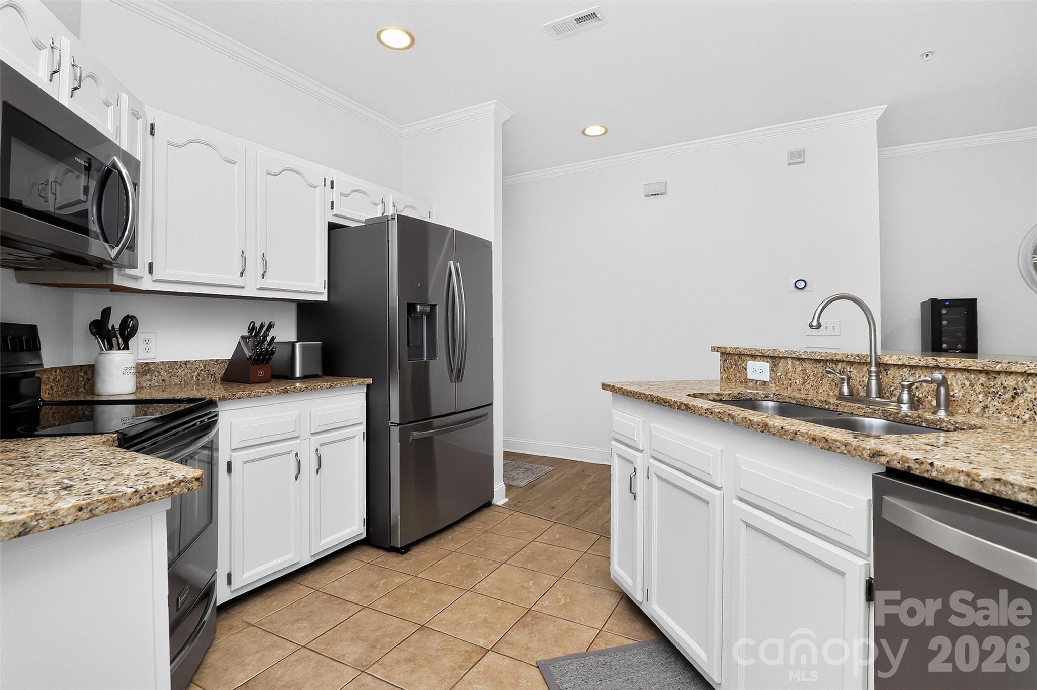 Condominium at 226 S Torrence Street, Charlotte, photo 8 of 29