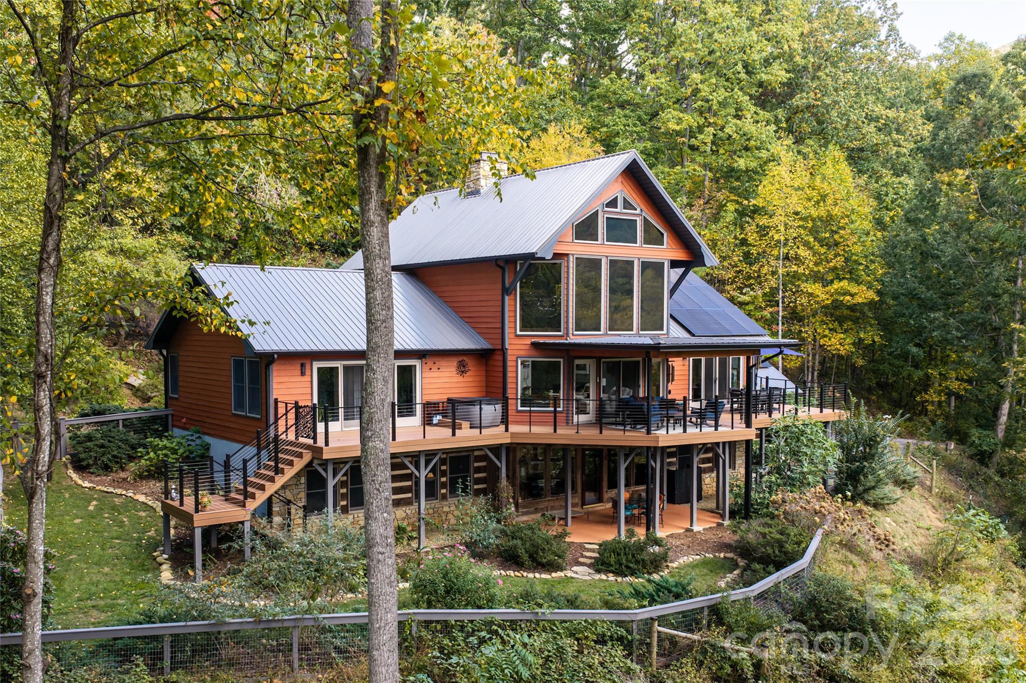 Private setting - 364 Lynn Cove Road, Asheville