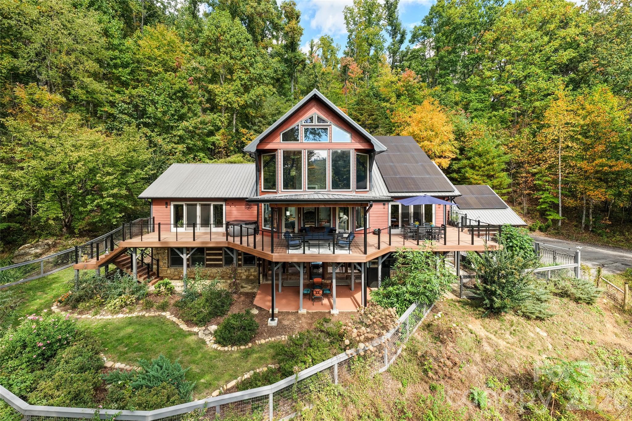 Set among the trees - 364 Lynn Cove Road, Asheville