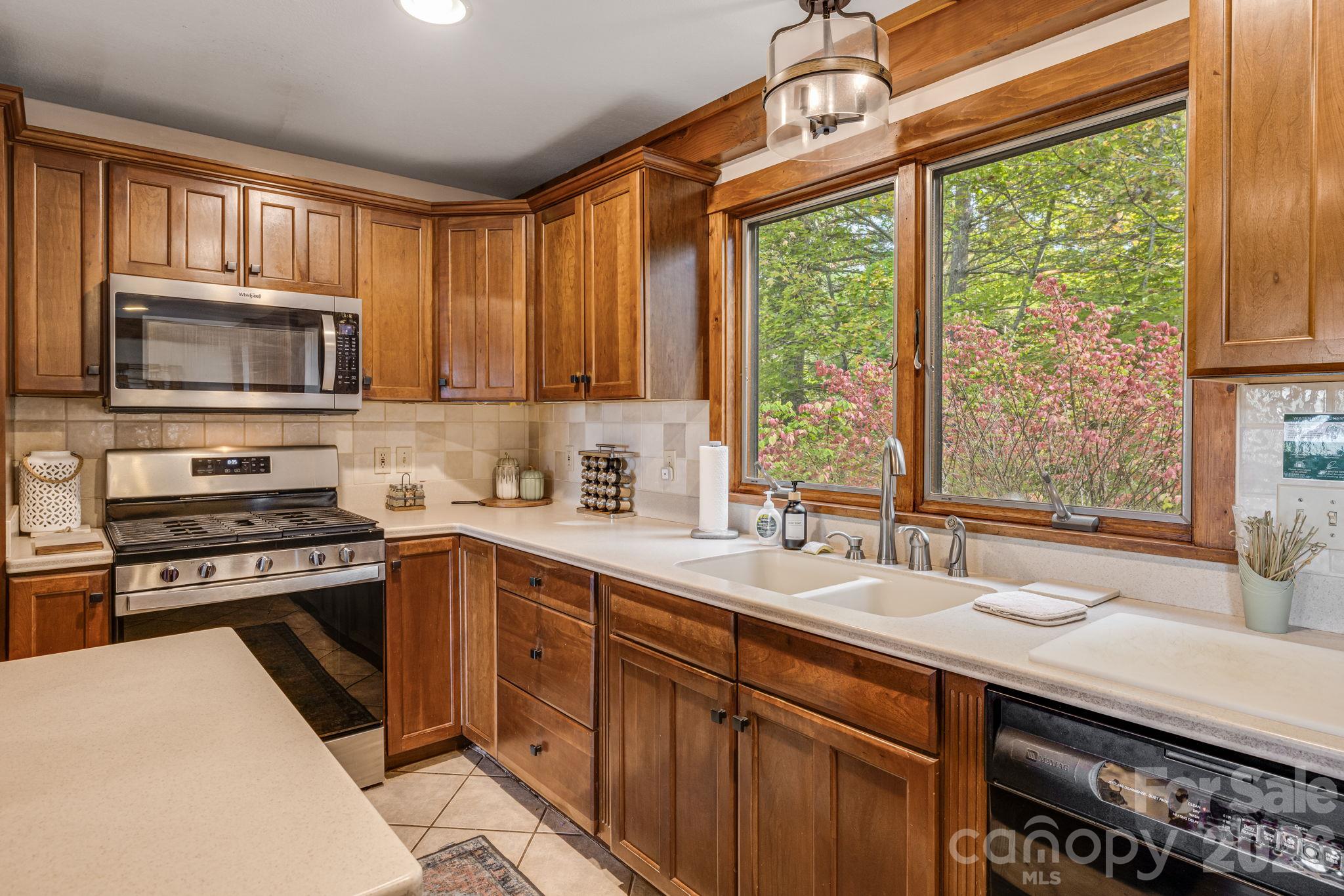 Kitchen - 28 Nantahala Ridge, Bryson City