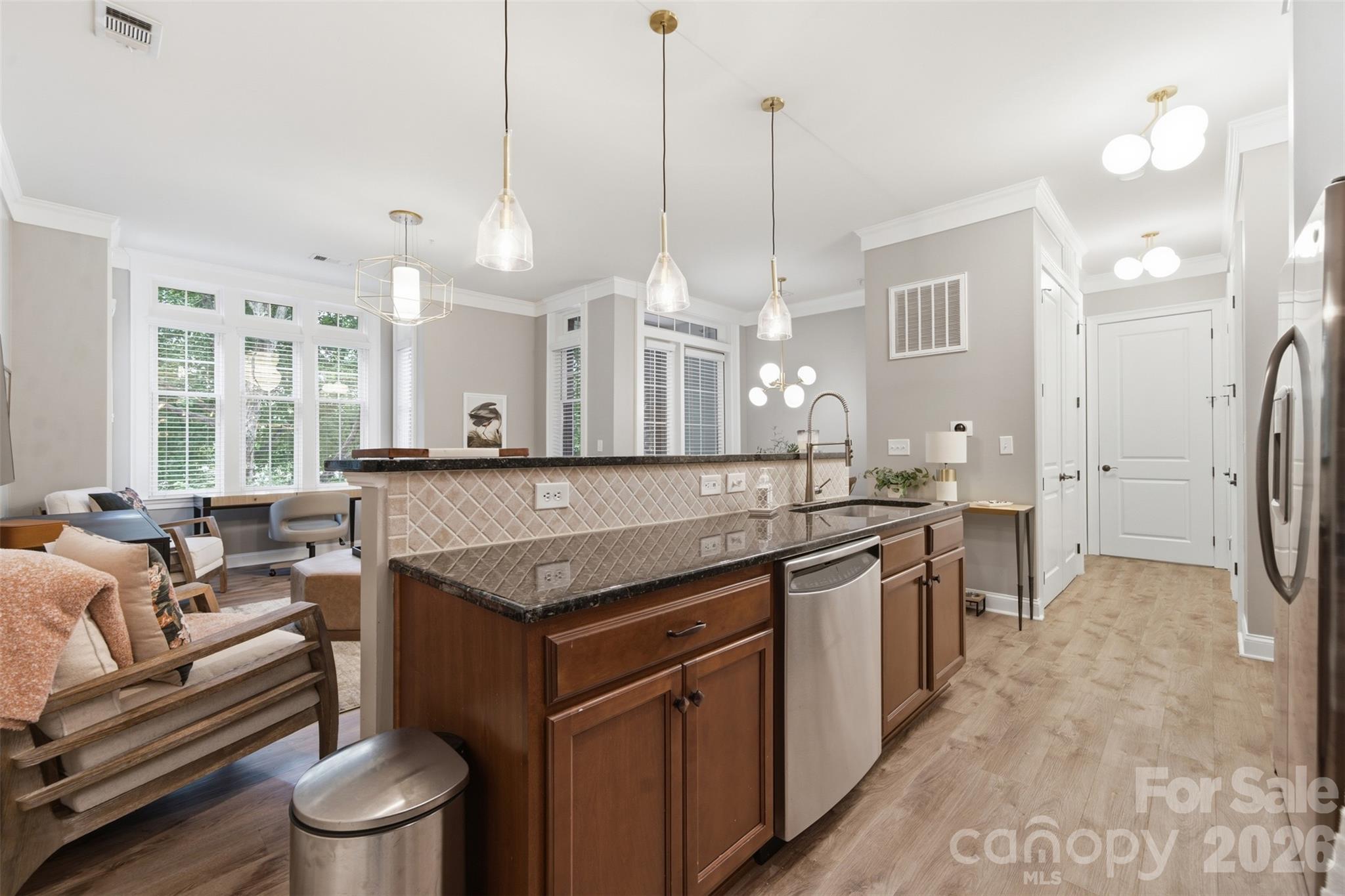 Condominium at 2810 Selwyn Avenue, Charlotte, photo 8 of 28