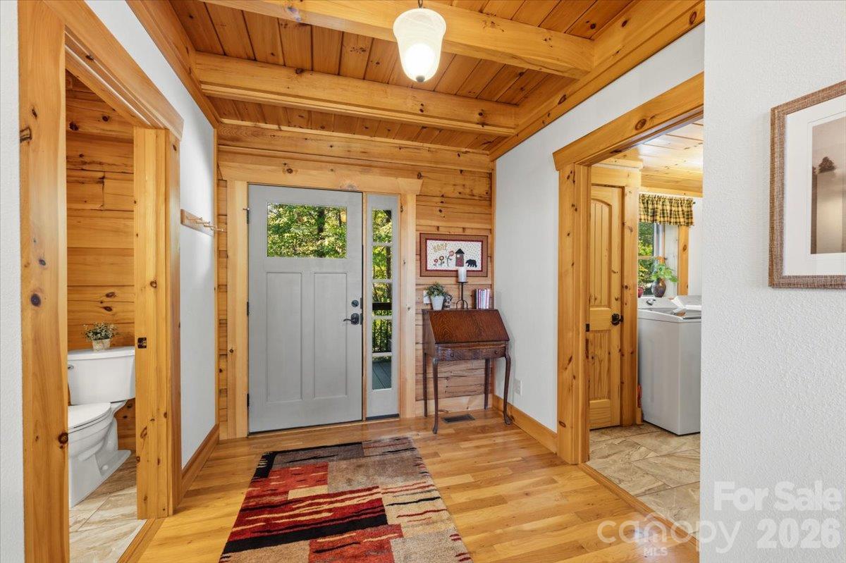 Front Entrance Way Main Level - 1016 Horizon Trail, Nebo