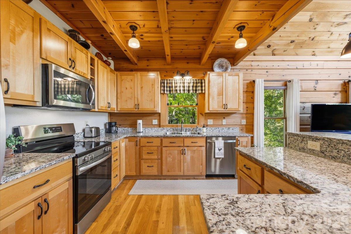 Kitchen Main Level - 1016 Horizon Trail, Nebo