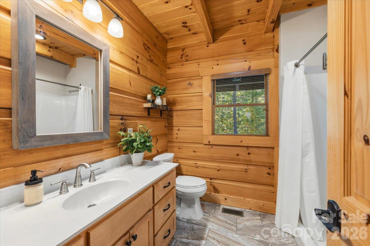 Primary Bathroom - 1016 Horizon Trail, Nebo