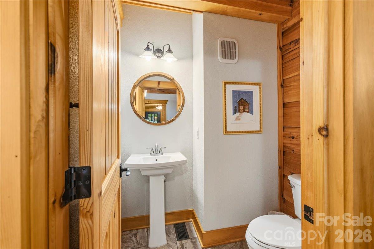 Half Bath Main Level - 1016 Horizon Trail, Nebo