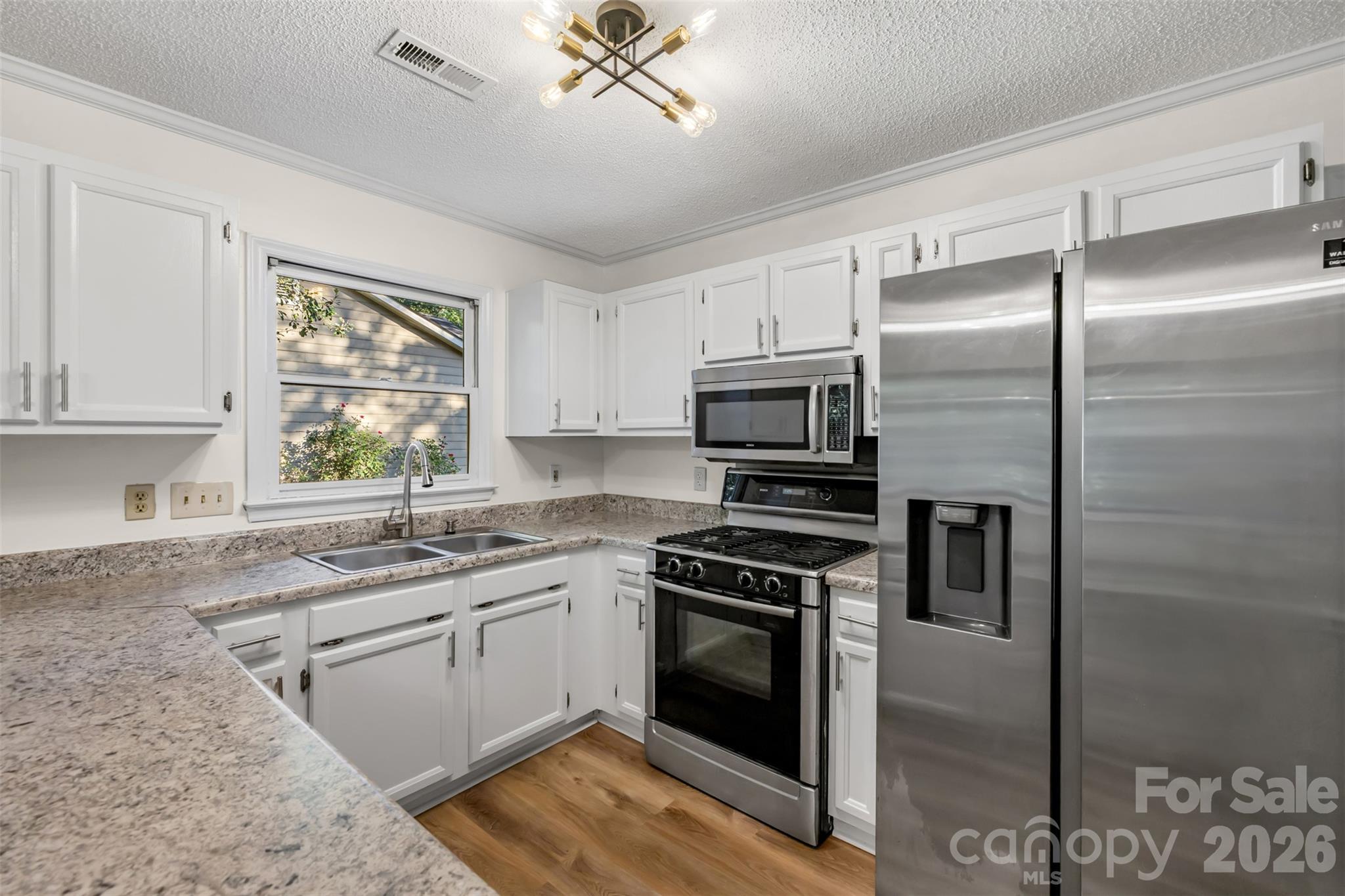 Single Family Residence at 1312 Newfound Hollow Drive, Charlotte, photo 14 of 33