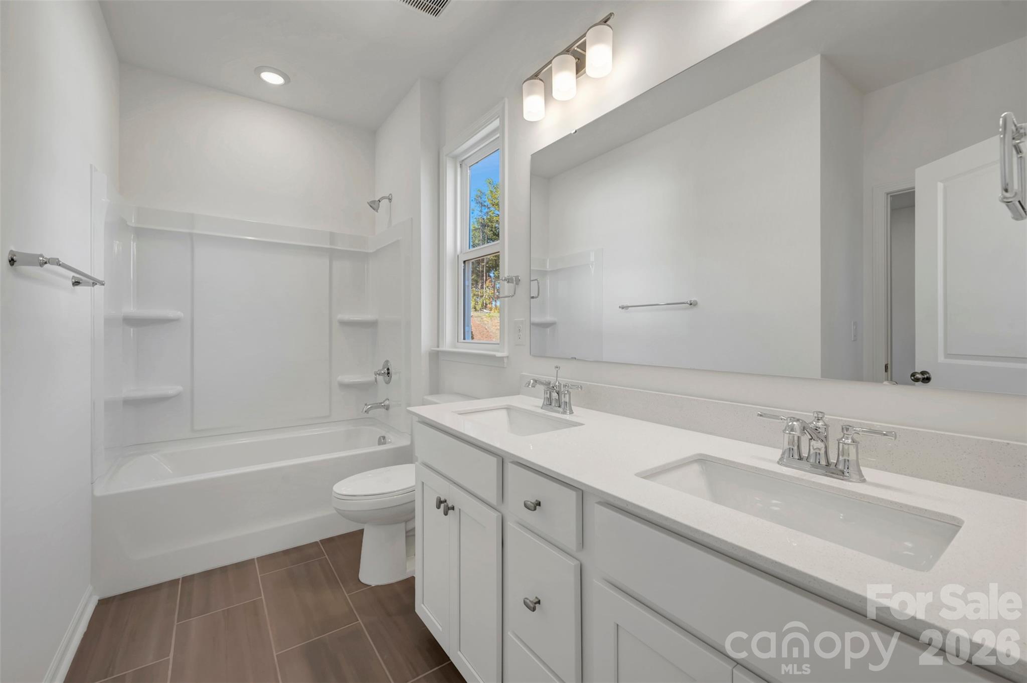 Secondary bathroom - 2970 Ballenger Street, Kannapolis