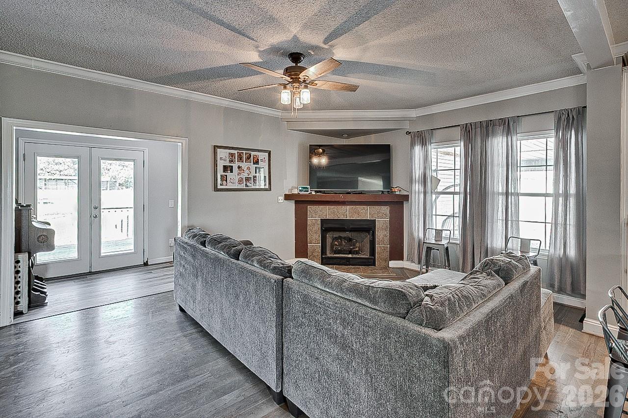 Single Family Residence at 4561 Shelton Country Road, Liberty, photo 3 of 48