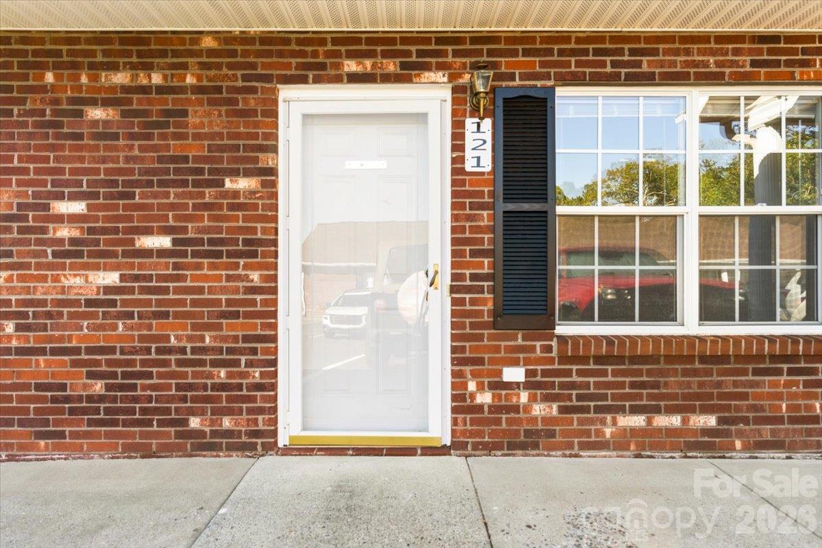 Townhouse at 121 24th Street NW, Hickory, photo 3 of 19