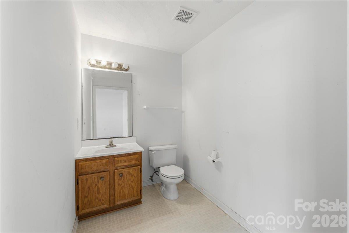 Townhouse at 121 24th Street NW, Hickory, photo 9 of 19
