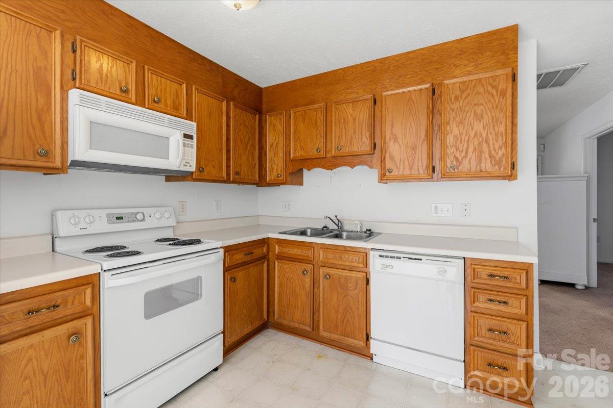 Townhouse at 121 24th Street NW, Hickory, photo 11 of 19