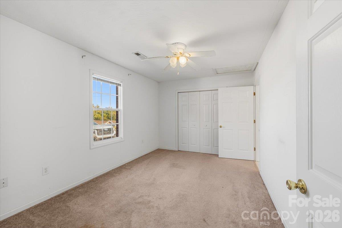 Townhouse at 121 24th Street NW, Hickory, photo 17 of 19