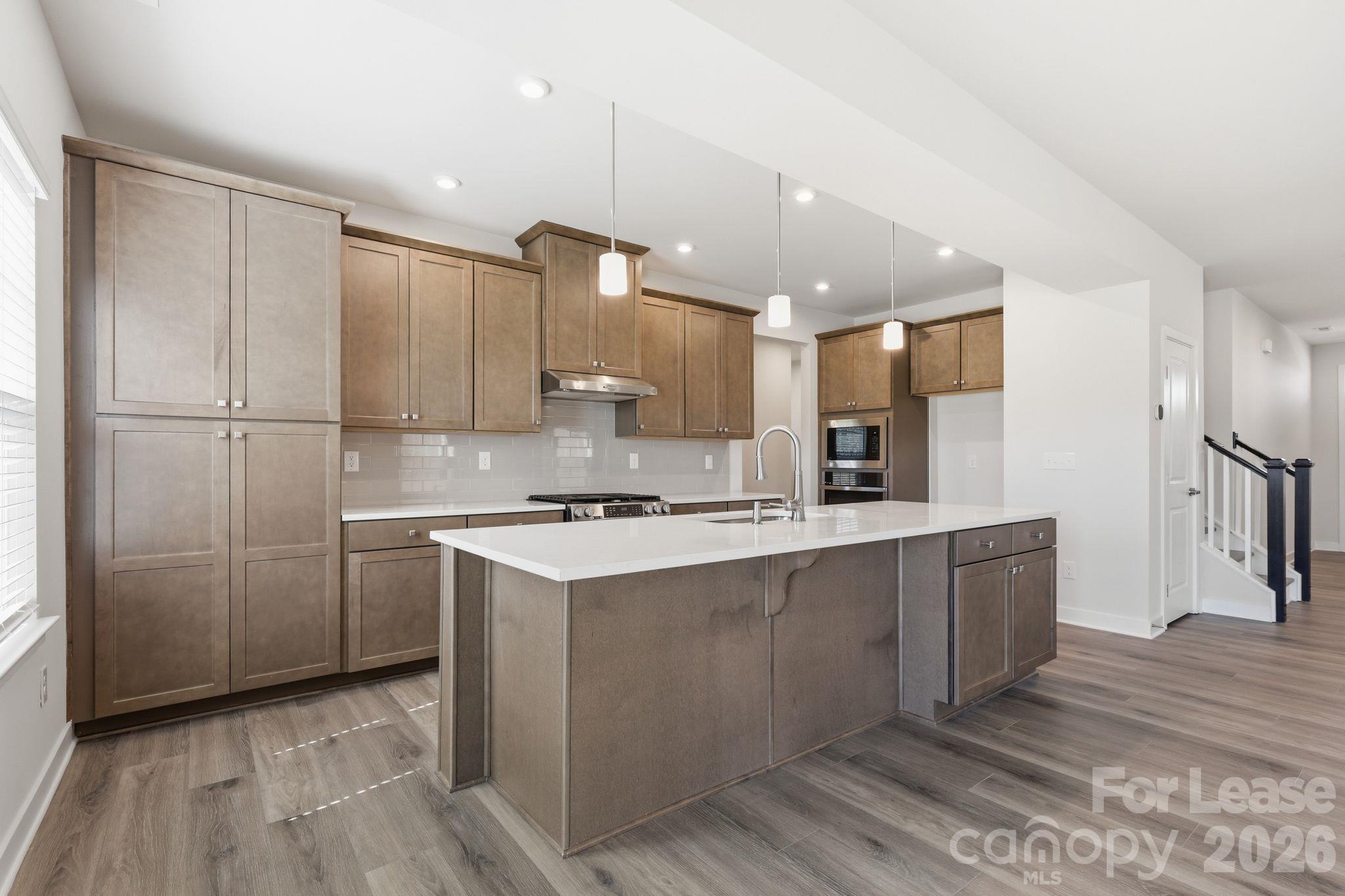 Single Family Residence at 2036 Fernway Drive, Charlotte, photo 2 of 40