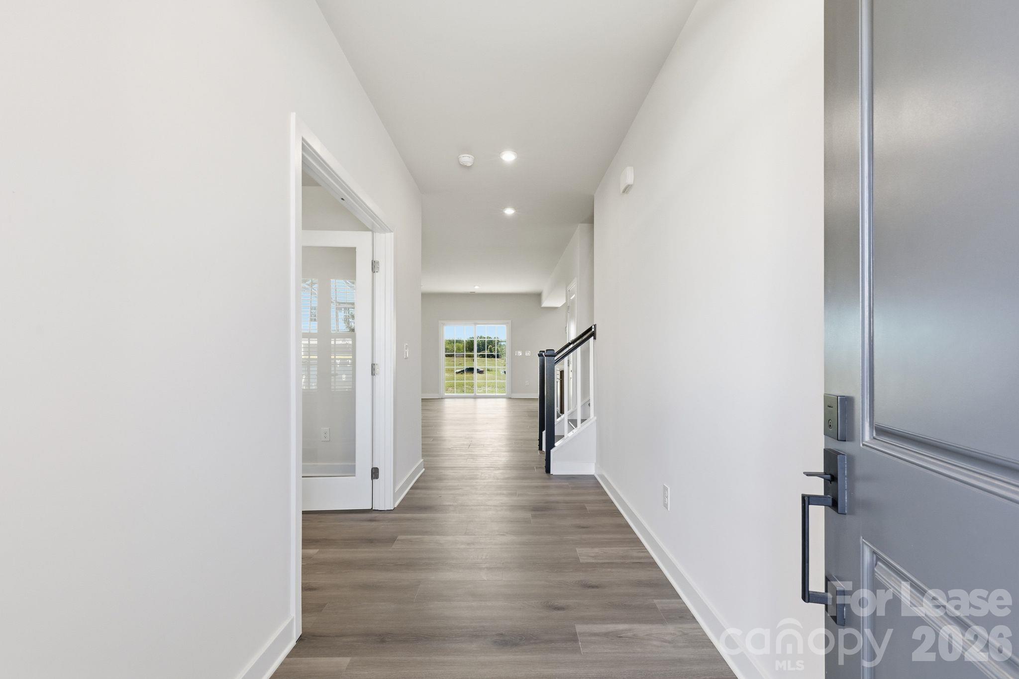 Single Family Residence at 2036 Fernway Drive, Charlotte, photo 3 of 40