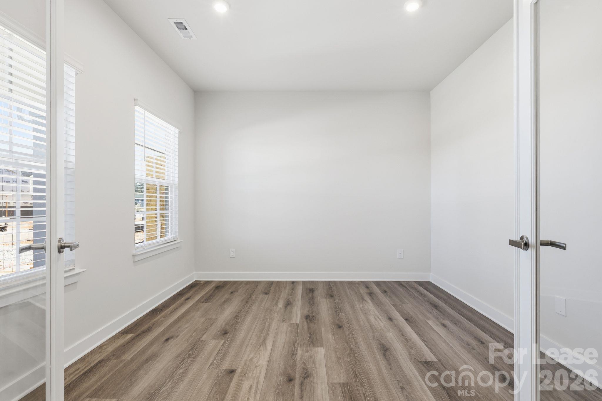Single Family Residence at 2036 Fernway Drive, Charlotte, photo 5 of 40